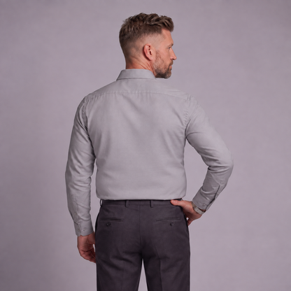 Chemise Taillen grise portée de dos